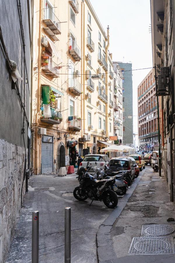 Appartamento Moderno Nel Centro Storico Неаполь Экстерьер фото